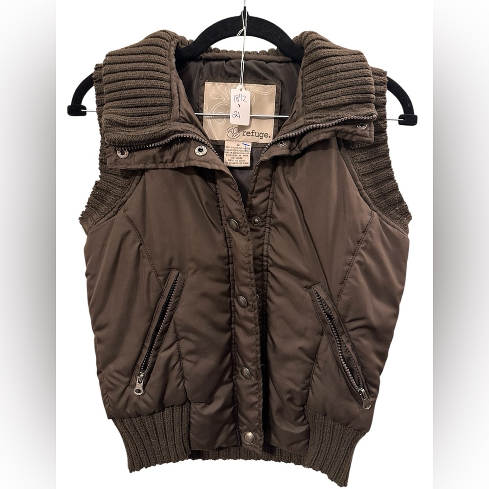 Refuge Dark Brown Quilted Vest. EUC